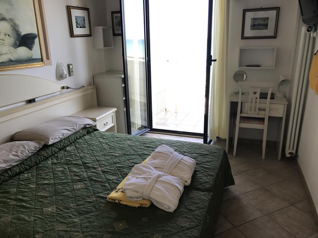 Hotel Byron Milano Marittima Exterior foto
