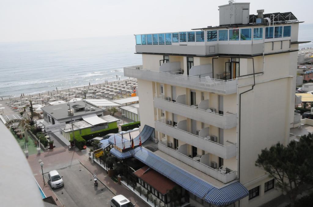 Hotel Byron Milano Marittima Exterior foto