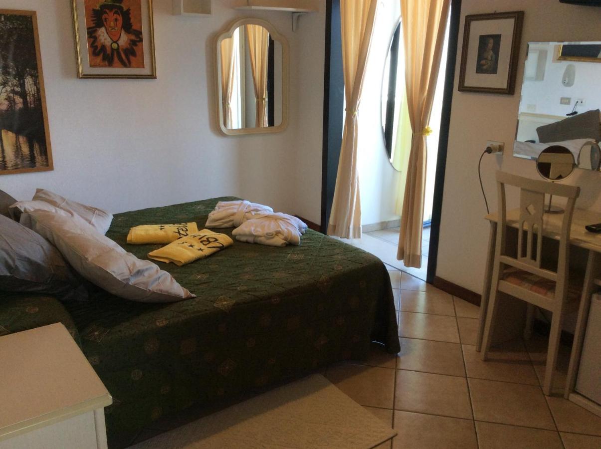 Hotel Byron Milano Marittima Exterior foto