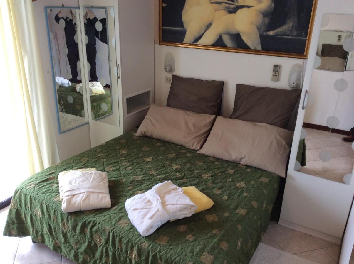 Hotel Byron Milano Marittima Exterior foto